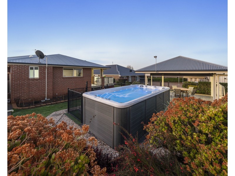 15 Bronte Street, Westbrook QLD 4350