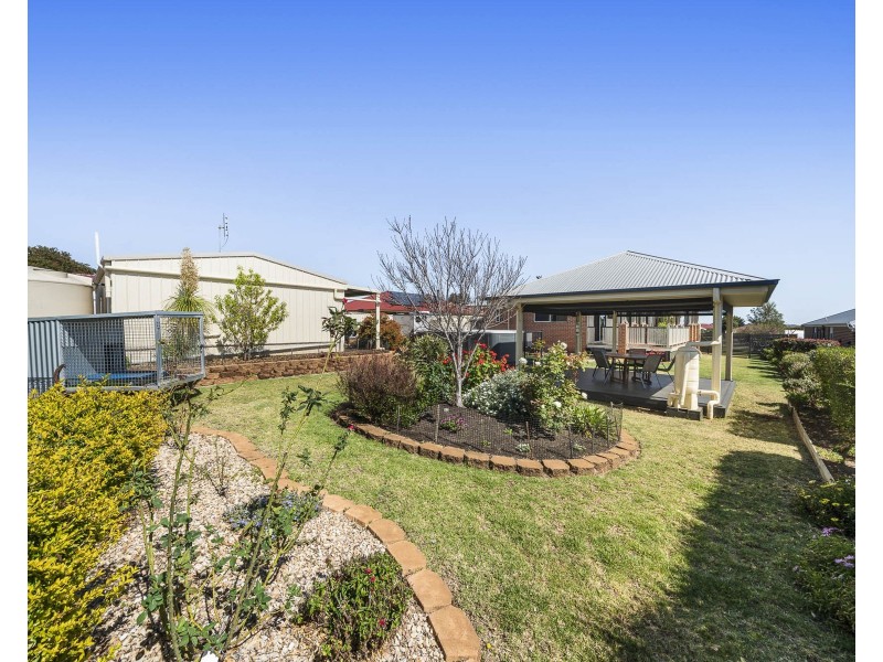 15 Bronte Street, Westbrook QLD 4350