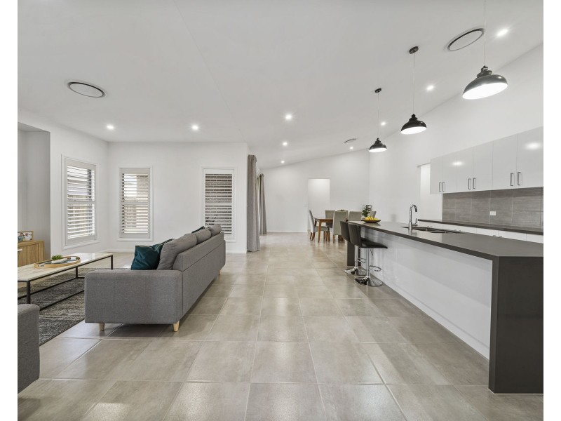 24 McGrory Drive, Kearneys Spring QLD 4350