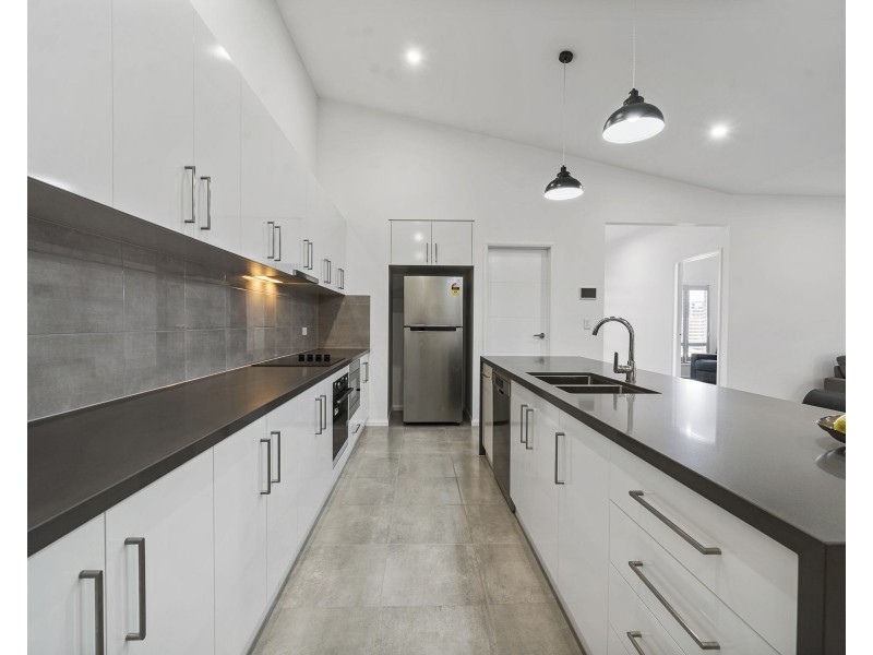24 McGrory Drive, Kearneys Spring QLD 4350