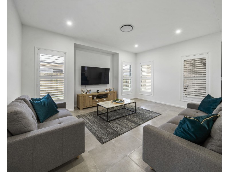 24 McGrory Drive, Kearneys Spring QLD 4350