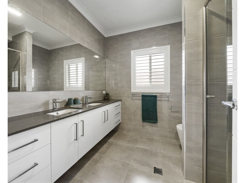 24 McGrory Drive, Kearneys Spring QLD 4350