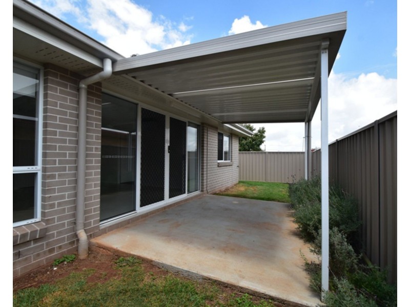 2/21a Haig Street, South Toowoomba QLD 4350