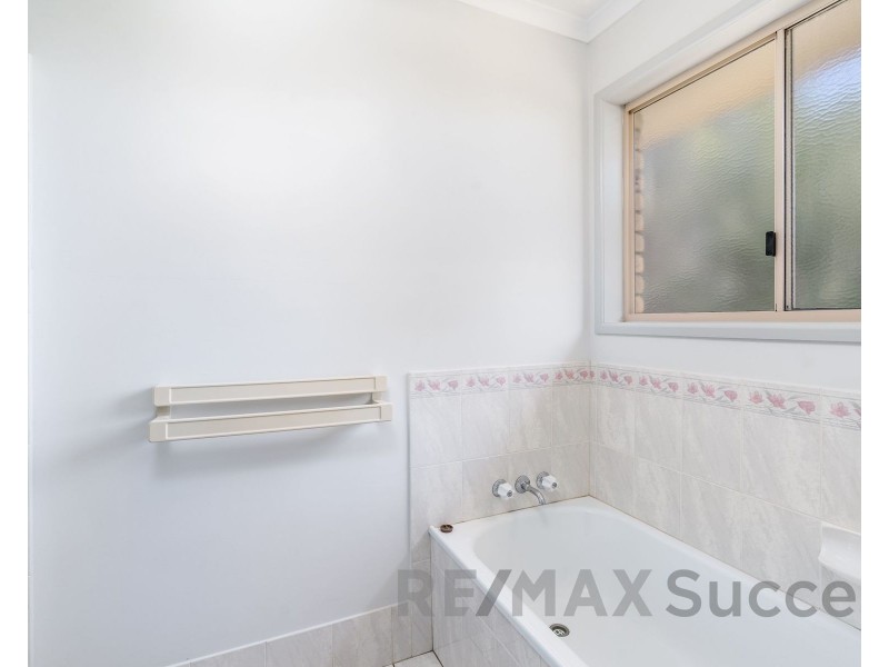 36 Kratzmann Court, Kearneys Spring QLD 4350