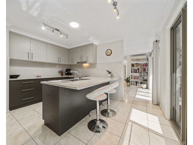 33 Gloucester Court, Mount Hallen QLD 4312