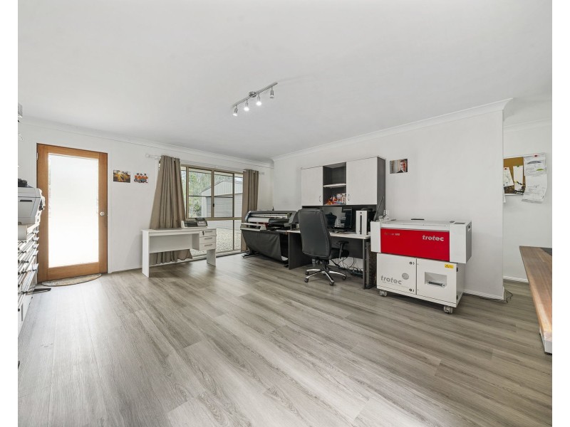 33 Gloucester Court, Mount Hallen QLD 4312