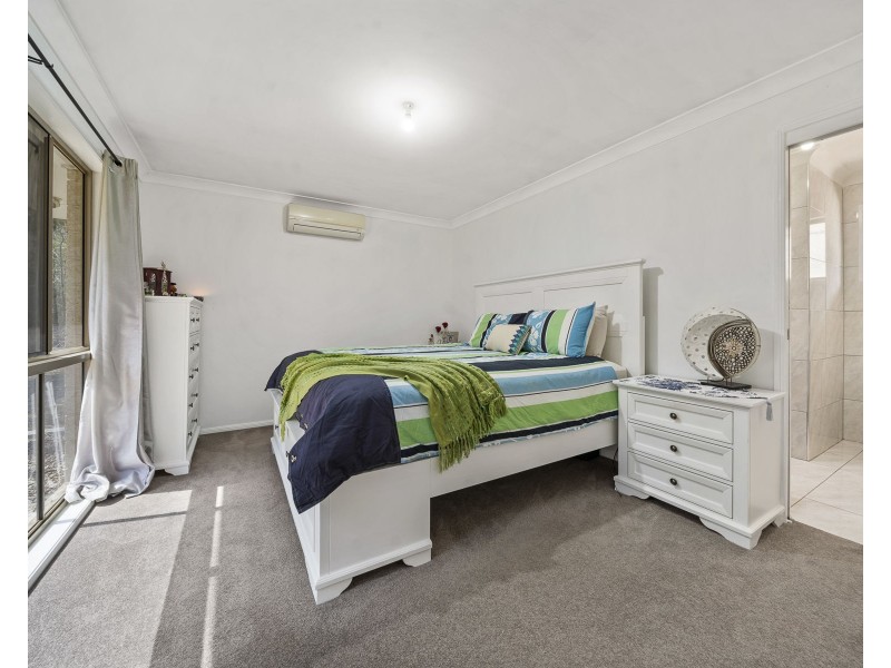 33 Gloucester Court, Mount Hallen QLD 4312