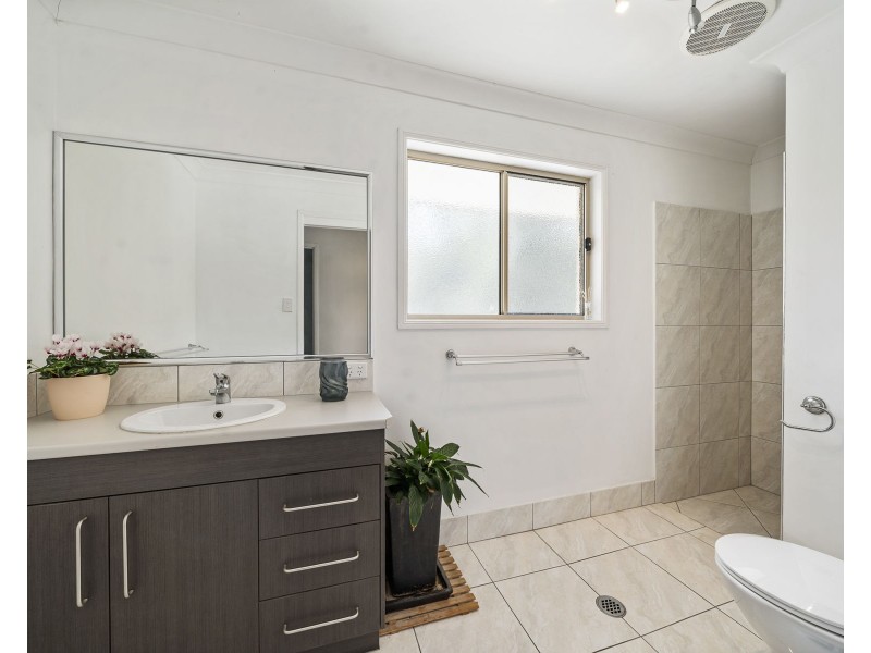 33 Gloucester Court, Mount Hallen QLD 4312