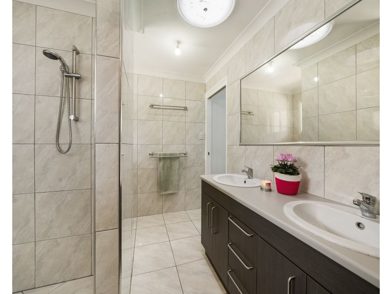 33 Gloucester Court, Mount Hallen QLD 4312