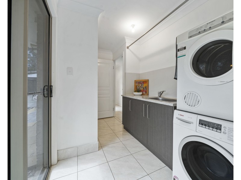 33 Gloucester Court, Mount Hallen QLD 4312