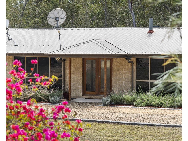 33 Gloucester Court, Mount Hallen QLD 4312