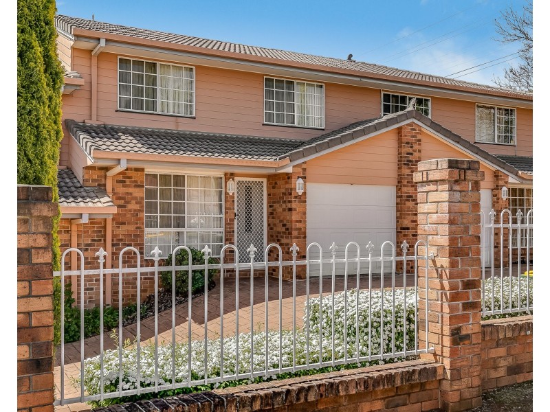 2/2-6 Roser Close, Kearneys Spring QLD 4350