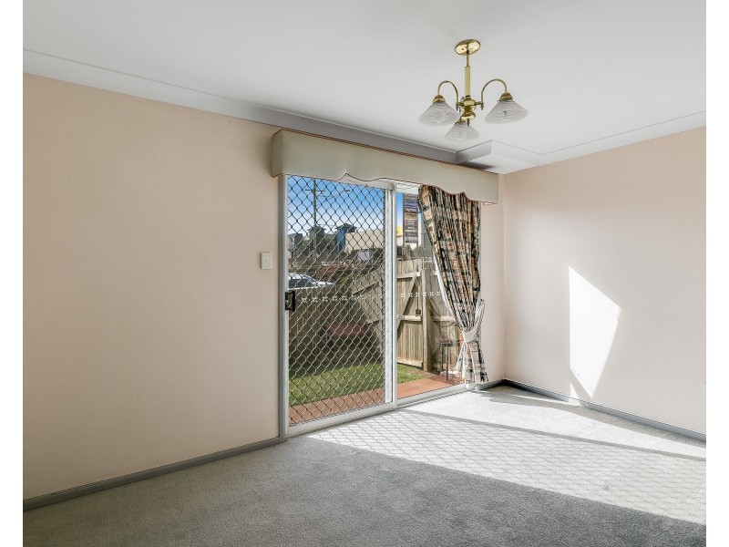 2/2-6 Roser Close, Kearneys Spring QLD 4350