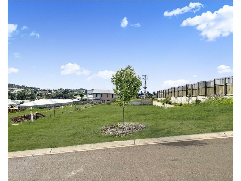 27 Grace View Street, Darling Heights QLD 4350