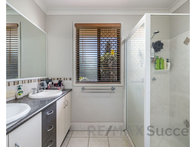 9 Prime Minister Drive, Middle Ridge QLD 4350