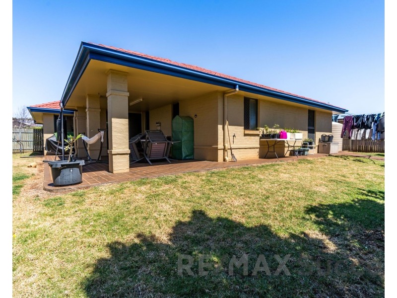 9 Prime Minister Drive, Middle Ridge QLD 4350