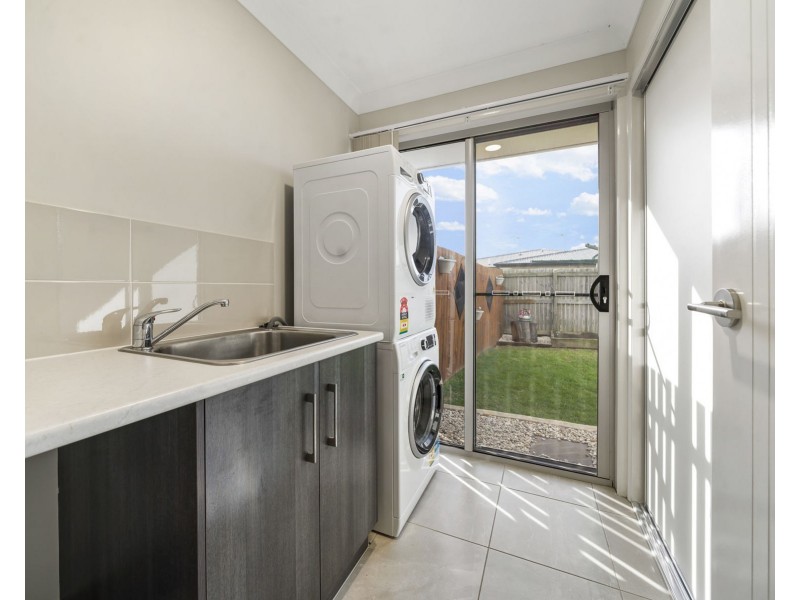 6 Carnamah Street, Cambooya QLD 4358