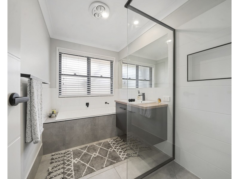 2/27 McGregor Street, Wilsonton QLD 4350