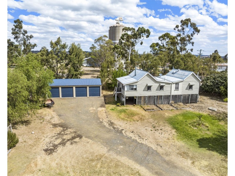 1 Railway Street, Cambooya QLD 4358