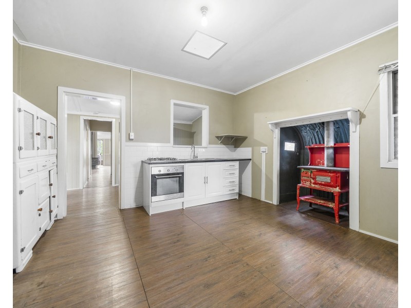 1 Railway Street, Cambooya QLD 4358