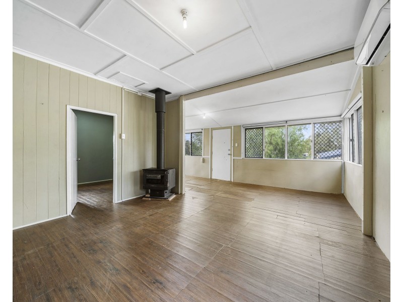 1 Railway Street, Cambooya QLD 4358