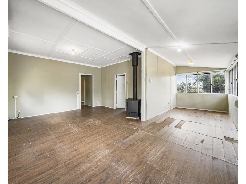 1 Railway Street, Cambooya QLD 4358