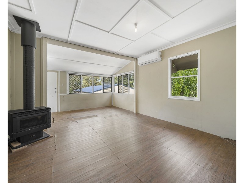 1 Railway Street, Cambooya QLD 4358