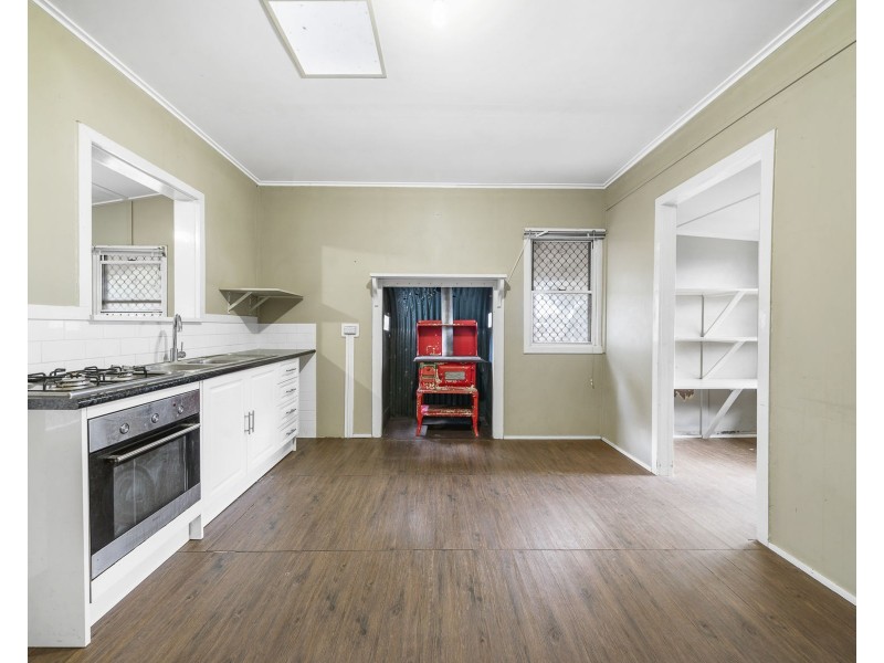 1 Railway Street, Cambooya QLD 4358