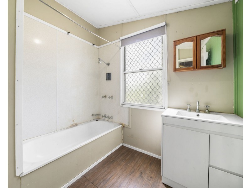 1 Railway Street, Cambooya QLD 4358