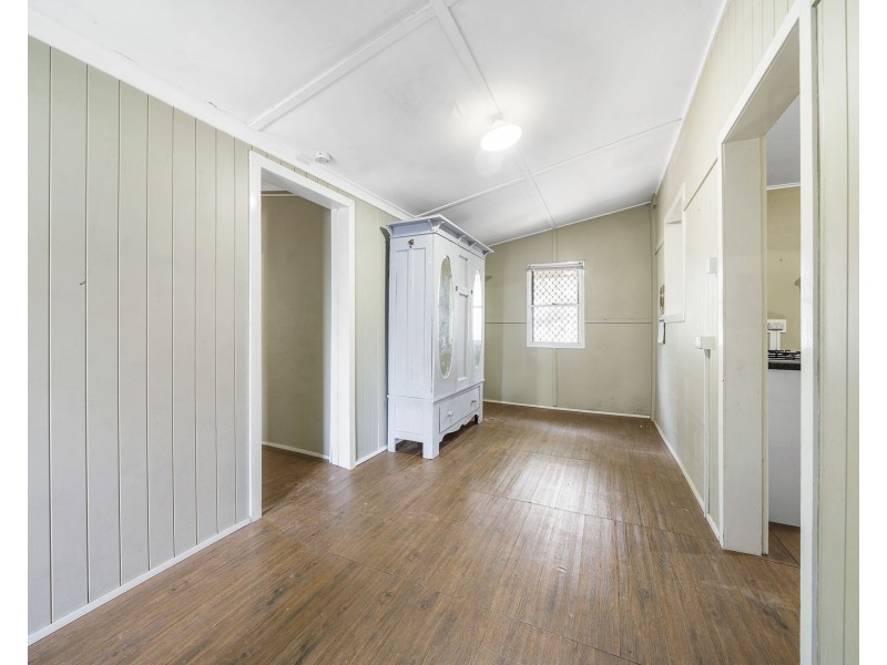 1 Railway Street, Cambooya QLD 4358