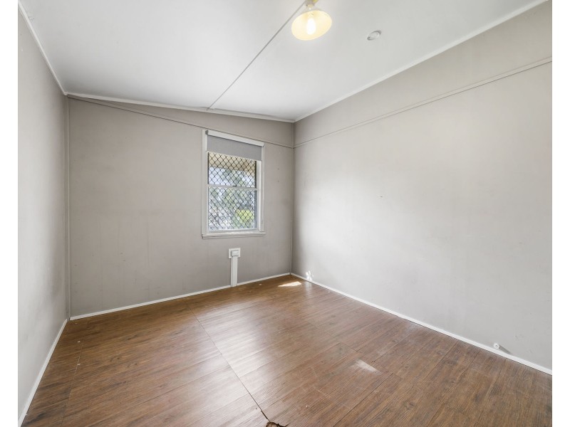 1 Railway Street, Cambooya QLD 4358