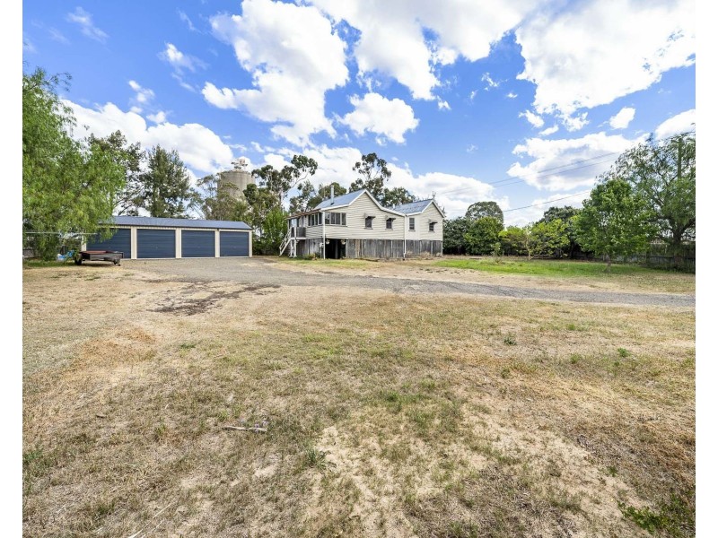 1 Railway Street, Cambooya QLD 4358