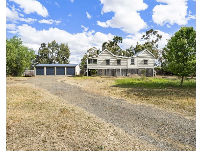 1 Railway Street, Cambooya QLD 4358