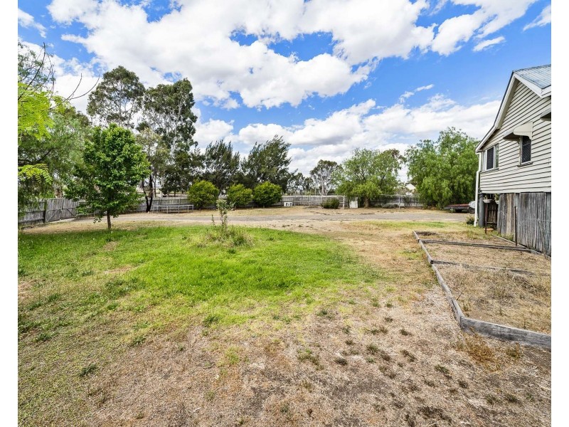 1 Railway Street, Cambooya QLD 4358