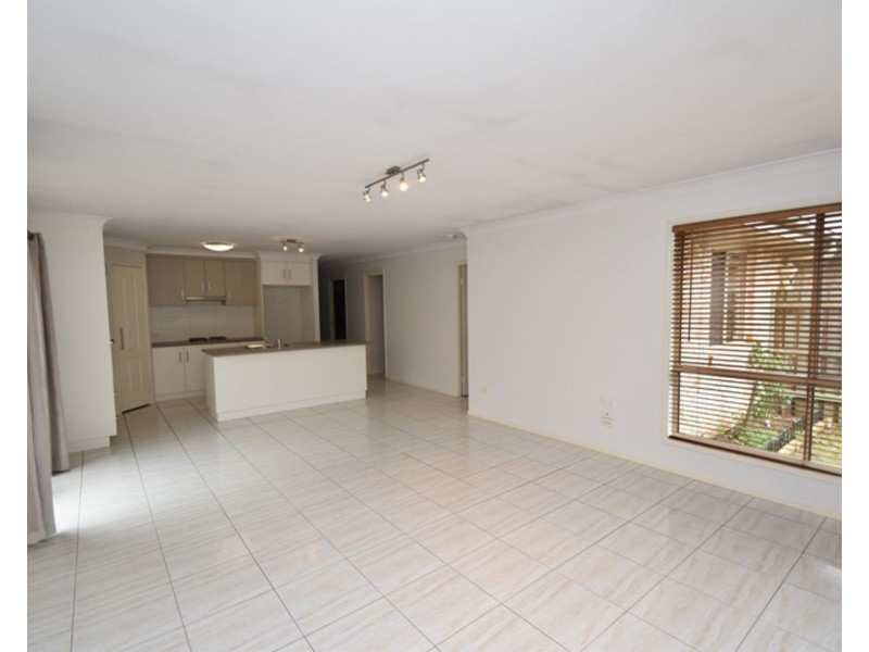 2/10 Sambar Court, Kearneys Spring QLD 4350