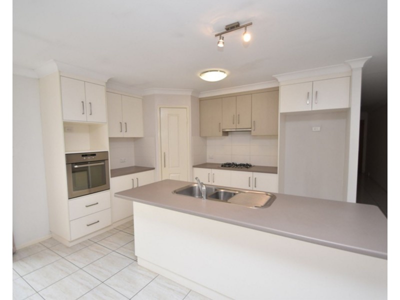 2/10 Sambar Court, Kearneys Spring QLD 4350