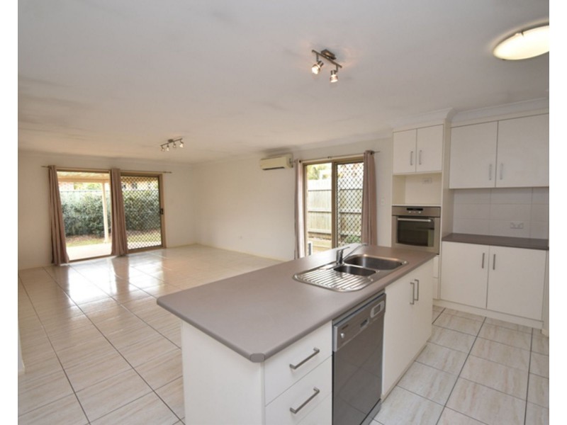 2/10 Sambar Court, Kearneys Spring QLD 4350