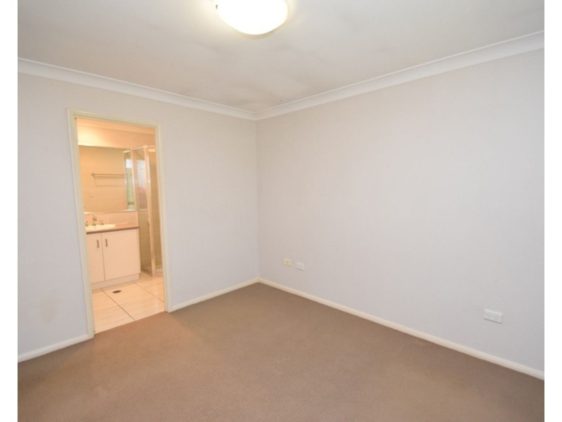 2/10 Sambar Court, Kearneys Spring QLD 4350