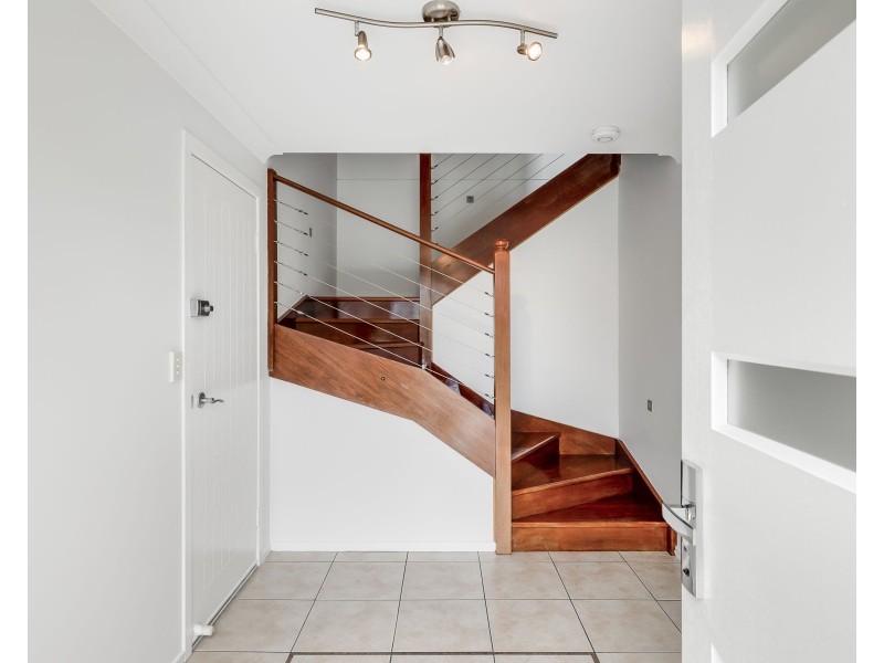 26 Hilltop Crescent, Blue Mountain Heights QLD 4350