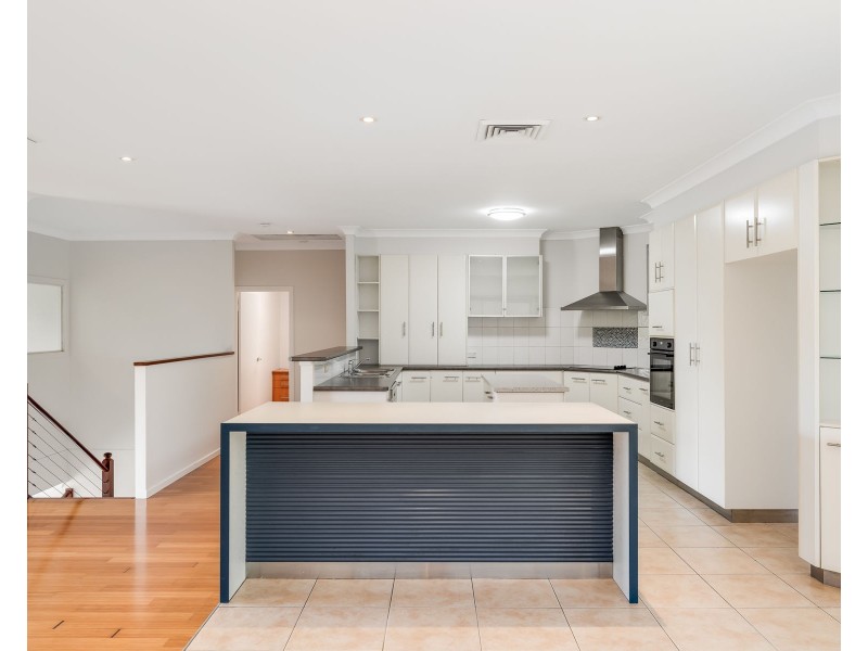 26 Hilltop Crescent, Blue Mountain Heights QLD 4350