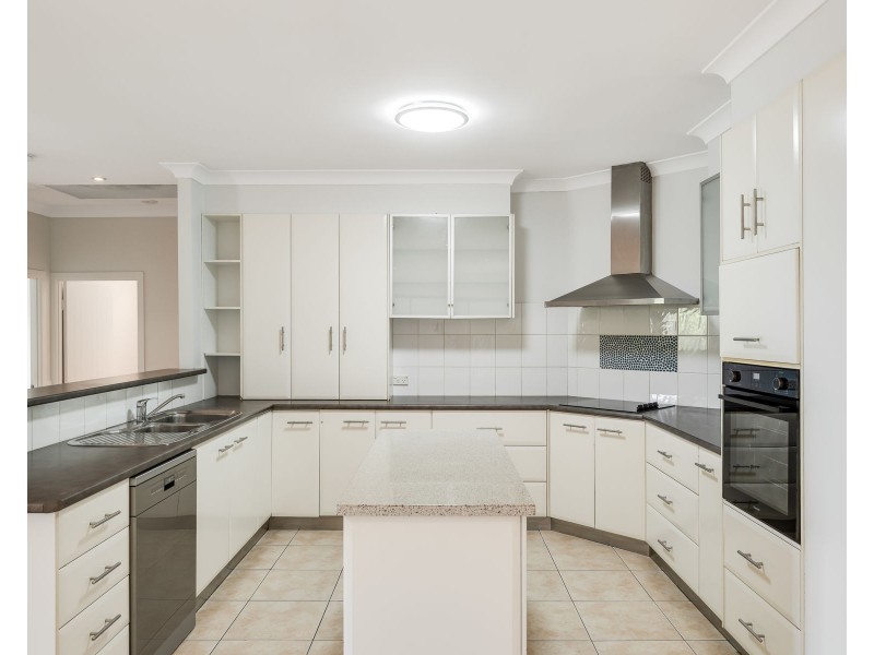 26 Hilltop Crescent, Blue Mountain Heights QLD 4350