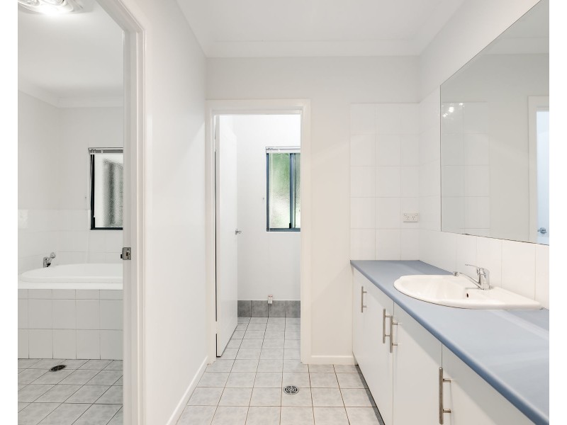 26 Hilltop Crescent, Blue Mountain Heights QLD 4350