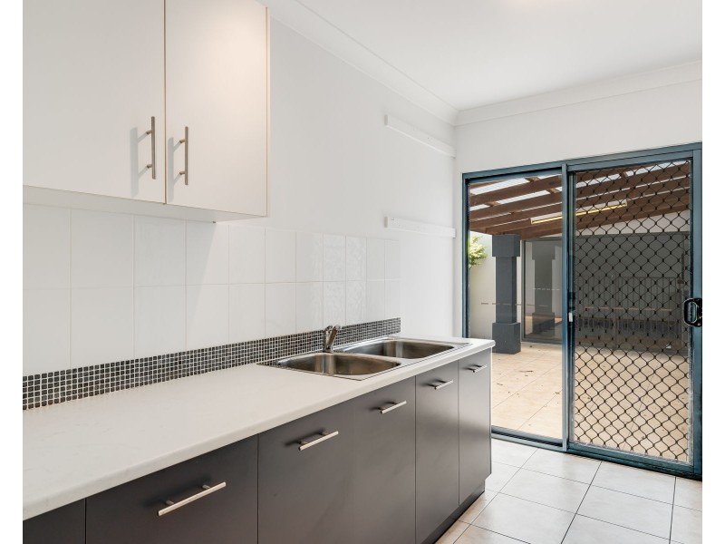 26 Hilltop Crescent, Blue Mountain Heights QLD 4350