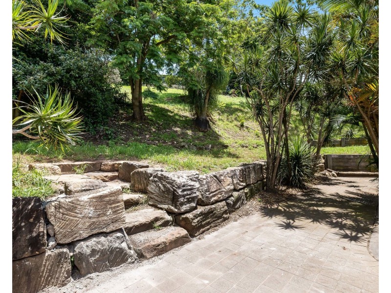 26 Hilltop Crescent, Blue Mountain Heights QLD 4350