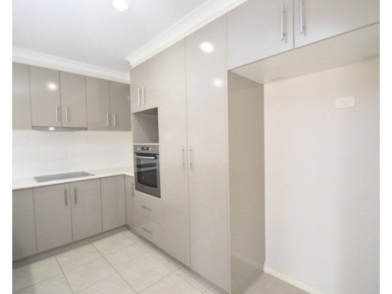 2/21a Haig Street, South Toowoomba QLD 4350