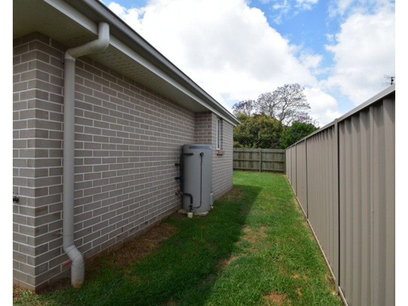 2/21a Haig Street, South Toowoomba QLD 4350
