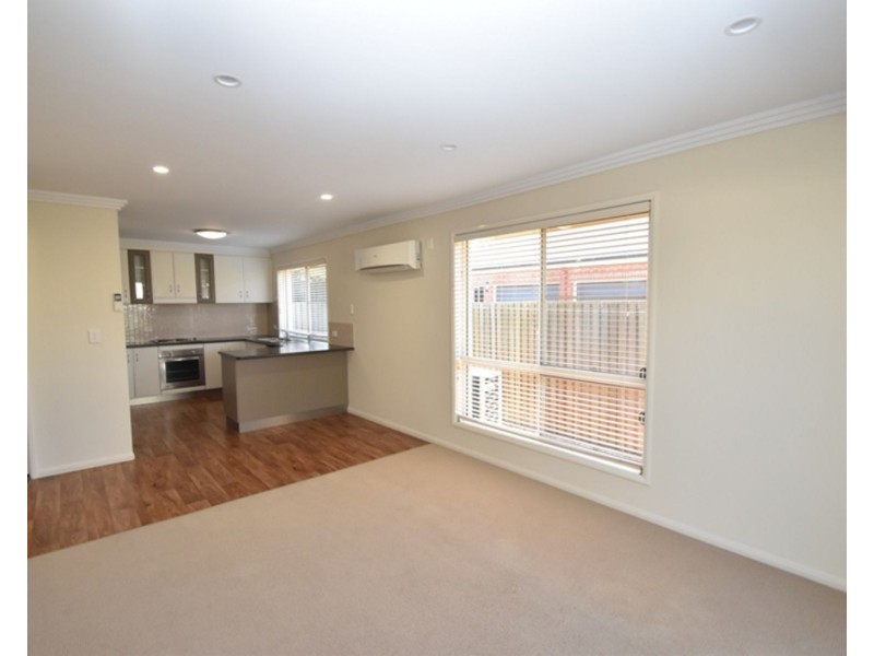 3/11 Albert Street, Newtown QLD 4350