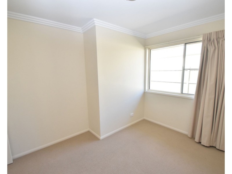 3/11 Albert Street, Newtown QLD 4350