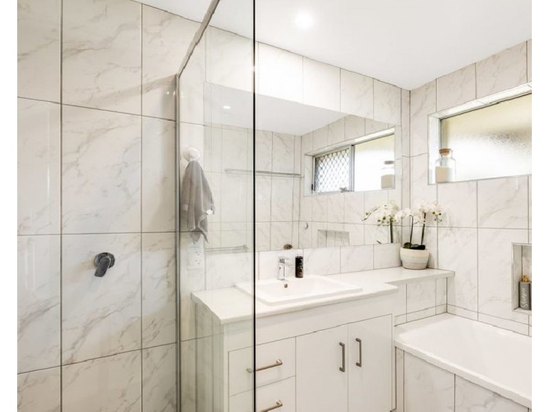 6 Erica Court, Wilsonton Heights QLD 4350