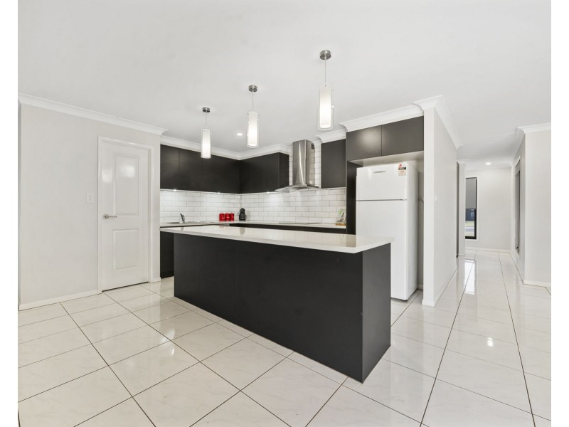 32 Kellett Drive, Westbrook QLD 4350